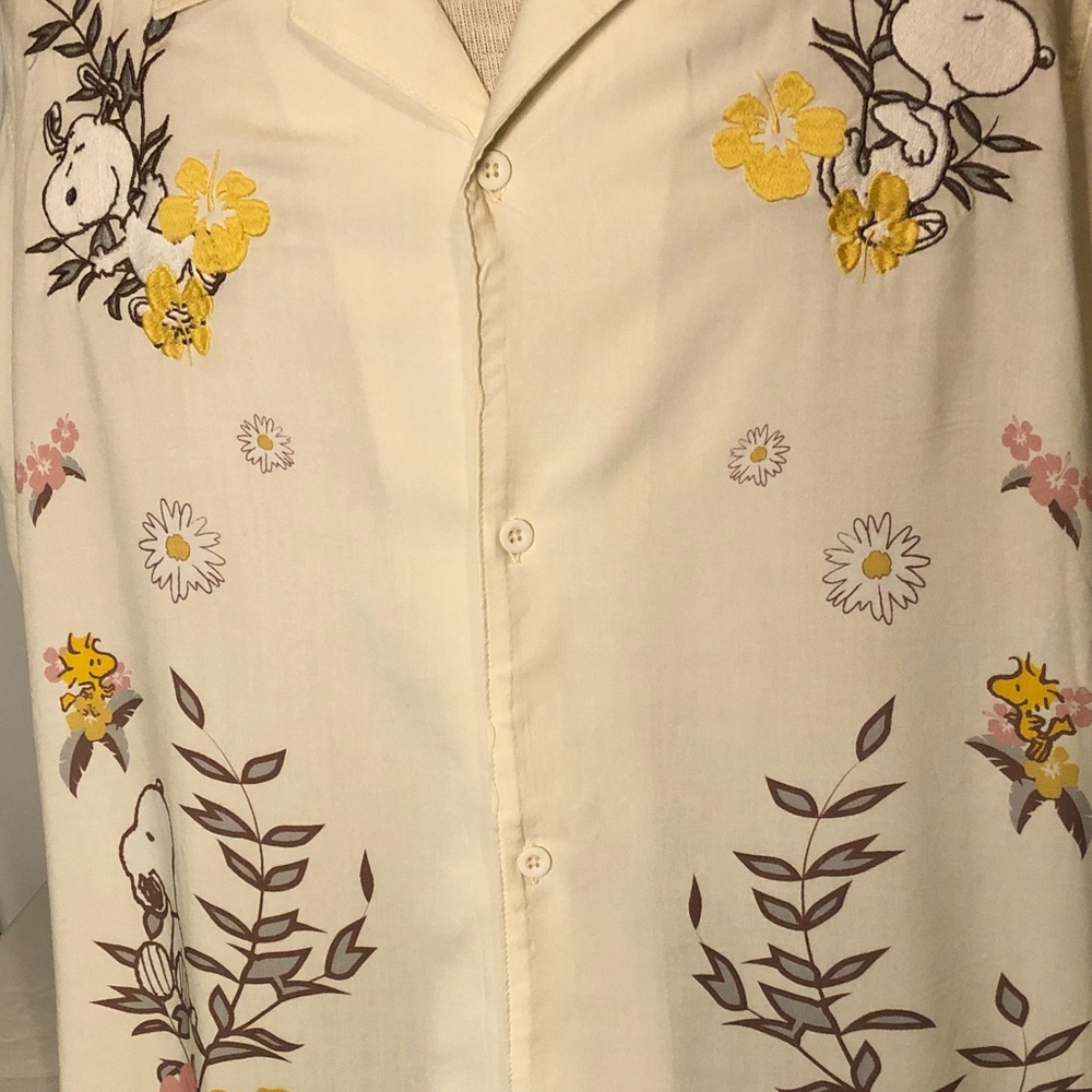 Peanuts Cream and Yellow Floral Button Down Shirt - Picture 5 of 14